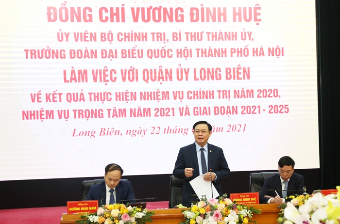 Bí thư Thành ủy Vương Đình Huệ phát biểu kết luận buổi làm việc