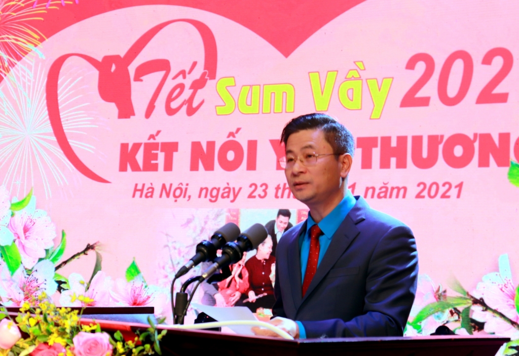 Chủ tịch Liên đoàn Lao động TP Nguyễn Phi Thường phát biểu tại chương trình