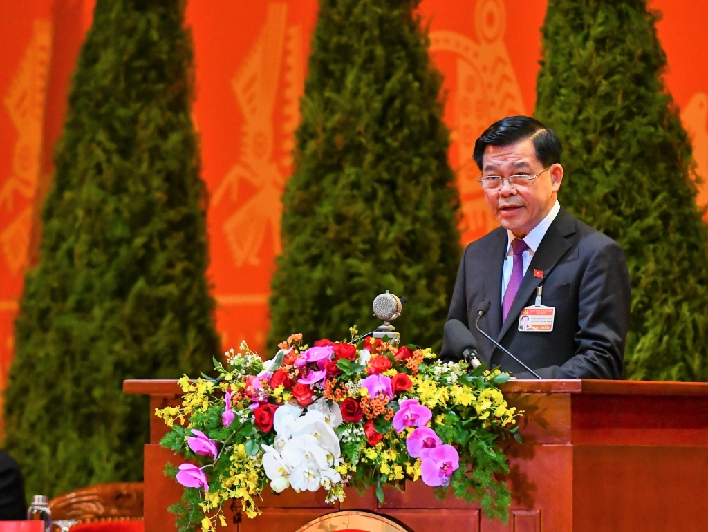 Phó Trưởng Ban Dân vận Trung ương Nguyễn Hồng Lĩnh trình bày báo cáo tại Đại hội