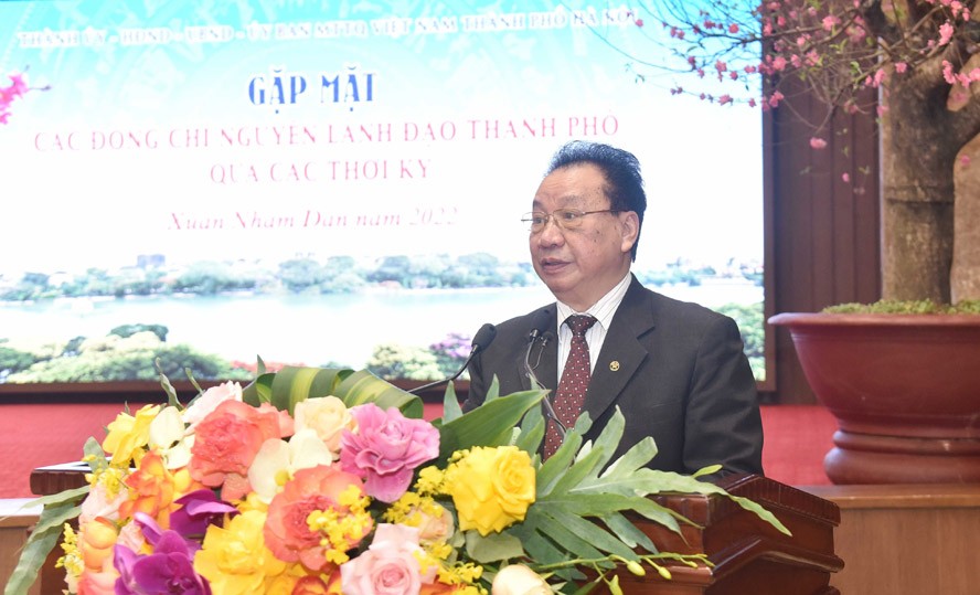 Đồng chí Phùng Hữu Phú, nguyên Ủy viên Trung ương Đảng, nguyên Phó Bí thư Thường trực Thành ủy, nguyên Chủ tịch HĐND thành phố Hà Nội Phát biểu tại buổi gặp mặt