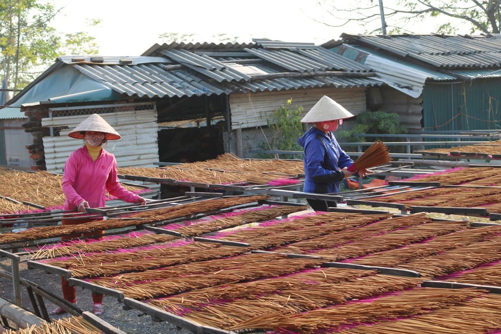 Làng nghề tấp nập vào vụ Tết