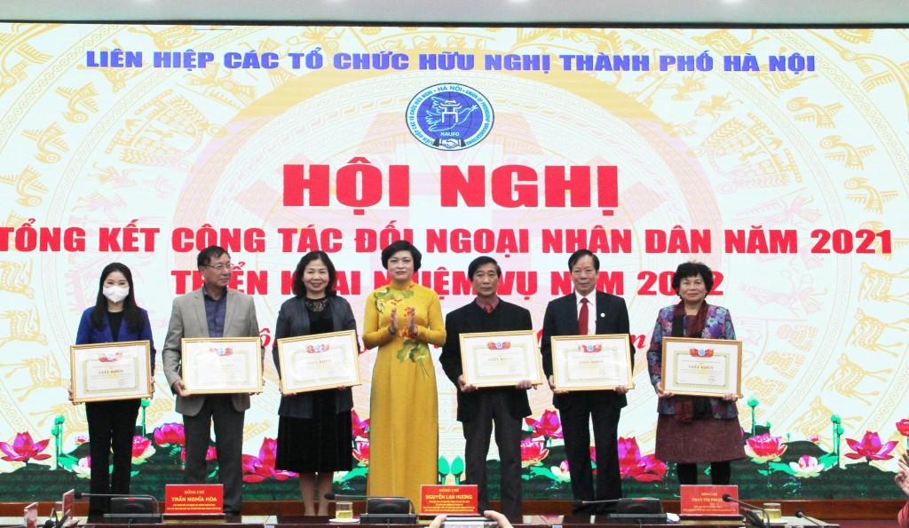 Thực hiện tốt vai trò "cầu nối" hữu nghị Nhân dân