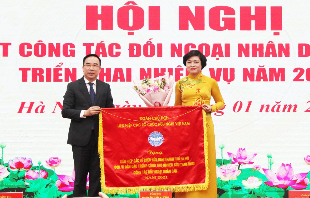 Thực hiện tốt vai trò "cầu nối" hữu nghị Nhân dân