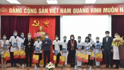 Phó Bí thư Thường trực Thành ủy Hà Nội thăm, động viên y, bác sĩ và công nhân lao động