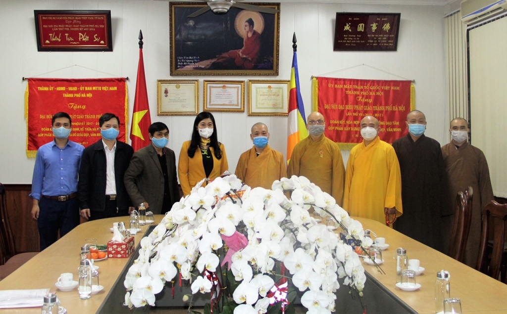 Chủ tịch Ủy ban MTTQ Việt Nam TP Hà Nội Nguyễn Lan Hương thăm, chúc Tết Giáo hội Phật giáo Việt Nam TP Hà Nội 