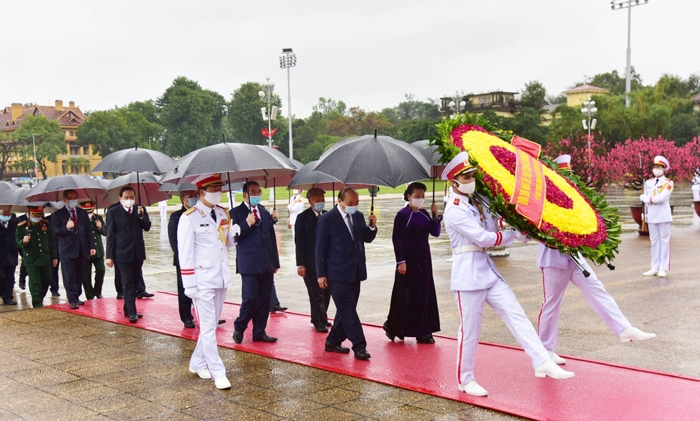 Đoàn đại biểu lãnh đạo Đảng, Nhà nước vào Lăng, viếng Chủ tịch Hồ Chí Minh