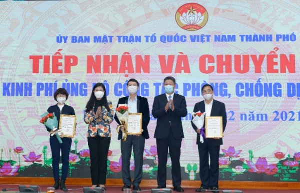 Ủy ban MTTQ Việt Nam Thành phố tiếp nhận ủng hộ của các đơn vị
