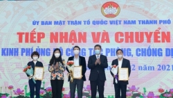 Mặt trận Tổ quốc Việt Nam TP Hà Nội tiếp nhận và chuyển giao kinh phí ủng hộ phòng, chống dịch Covid-19