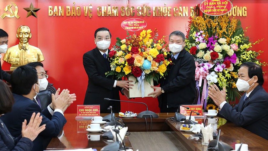 Chủ tịch UBND thành phố Chu Ngọc Anh chúc mừng Ban Bảo vệ, chăm sóc sức khỏe cán bộ Trung ương