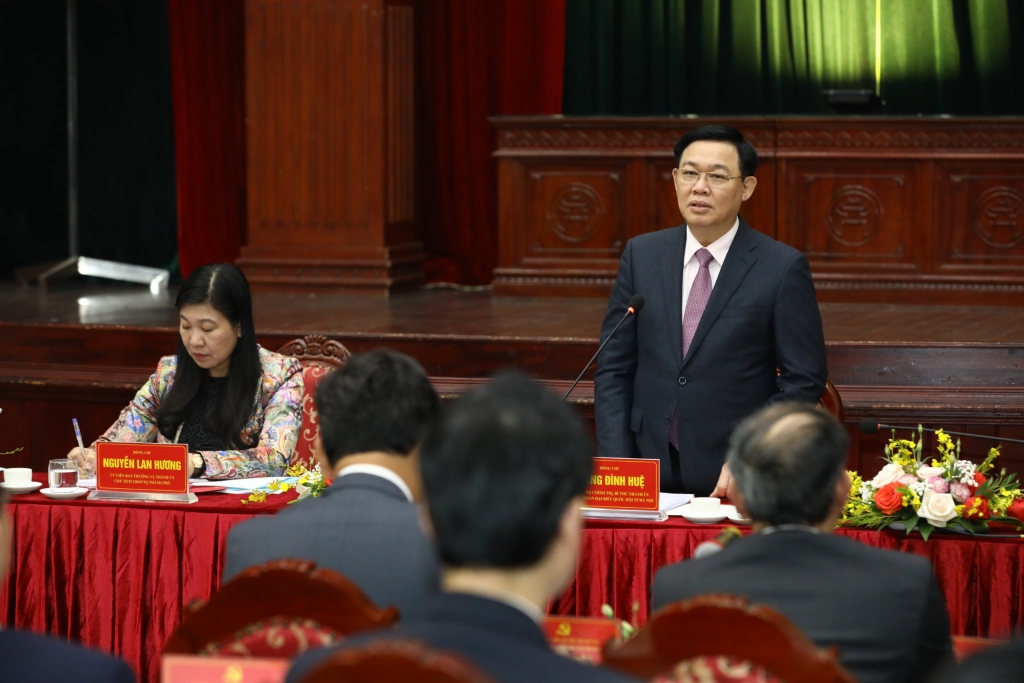 Bí thư Thành ủy Vương Đình Huệ phát biểu kết luận buổi làm việc