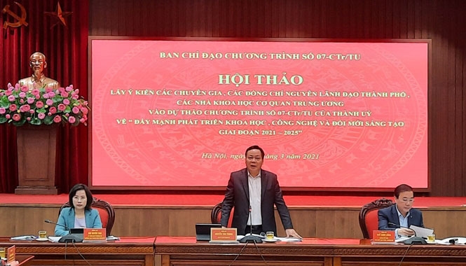 Phó Bí thư Thành ủy Nguyễn Văn Phong phát biểu tại hội thảo