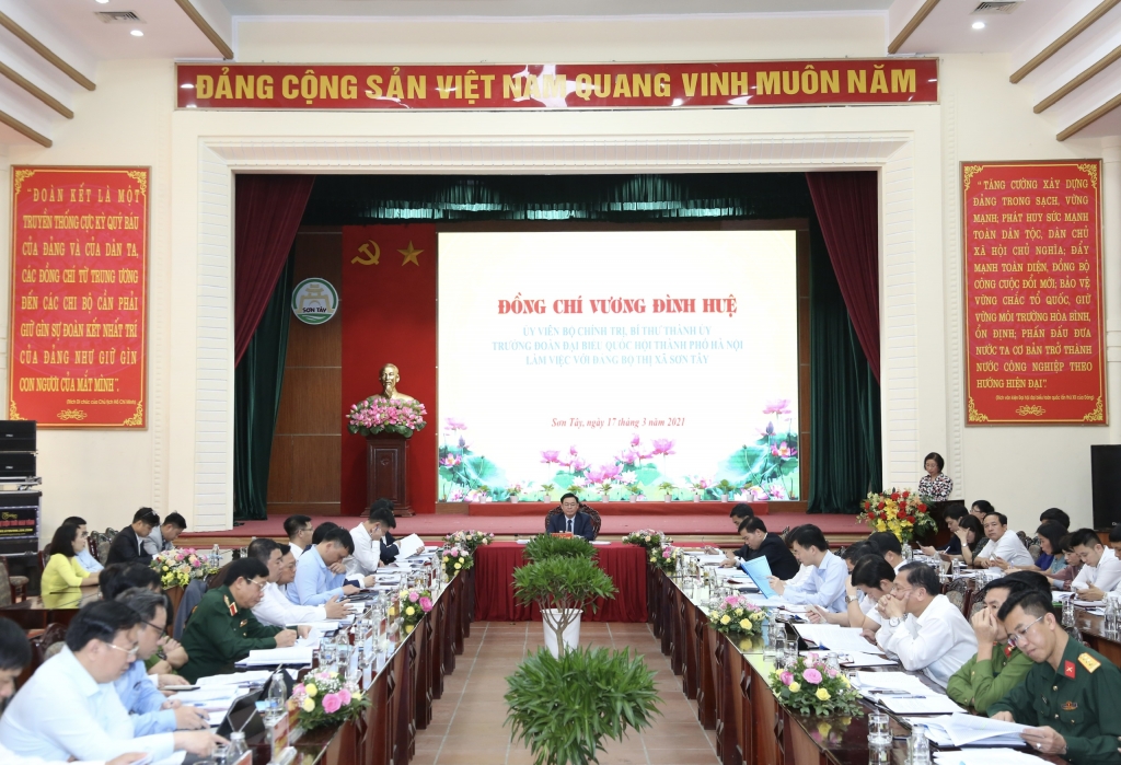 Quang cảnh buổi làm việc