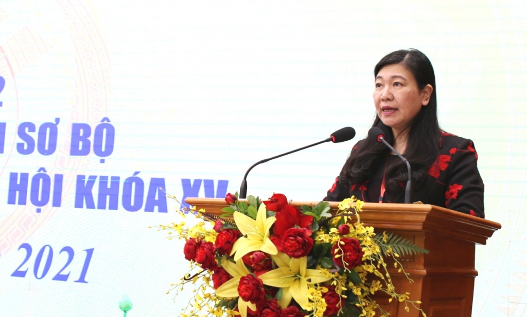 Chủ tịch Ủy ban MTTQ Việt Nam TP Hà Nội Nguyễn Lan Hương phát biểu tại hội nghị