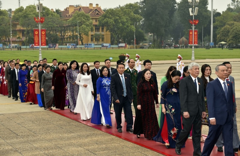 Đại biểu Quốc hội vào lăng viếng Chủ tịch Hồ Chí Minh