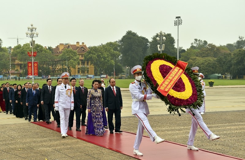Lãnh đạo Đảng, Nhà nước và đại biểu Quốc hội vào Lăng viếng Chủ tịch Hồ Chí Minh