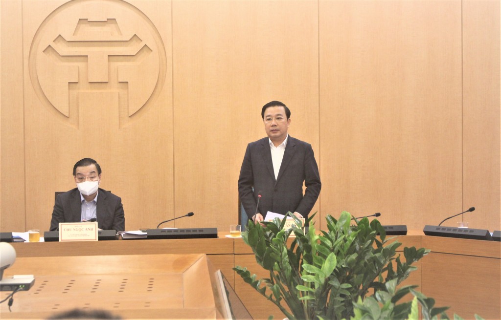 Phó Chủ tịch UBND TP Chử Xuân Dũng phát biểu tại cuộc họp