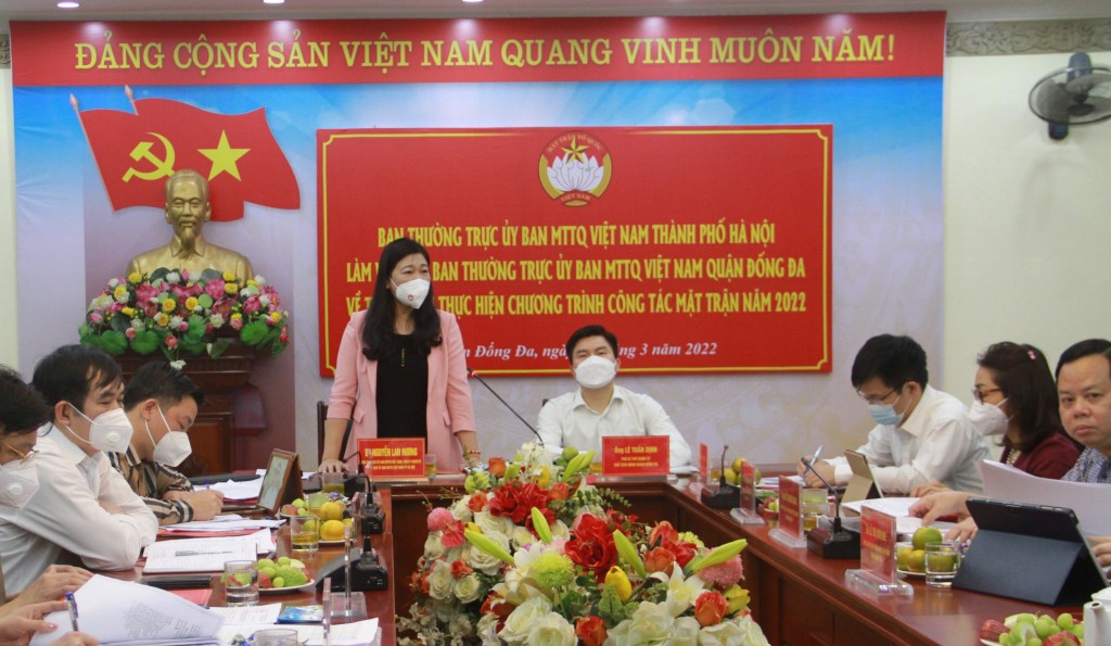 Chủ tịch Ủy ban MTTQ Việt Nam TP Hà Nội Nguyễn Lan Hương phát biểu tại buổi làm việc