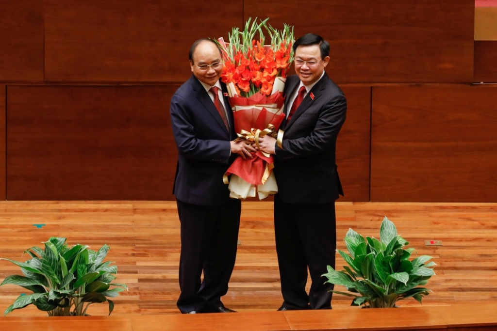 Chủ tịch Quốc hội Vương Đình Huệ chúc mừng tân Chủ tịch nước Nguyễn Xuân Phúc