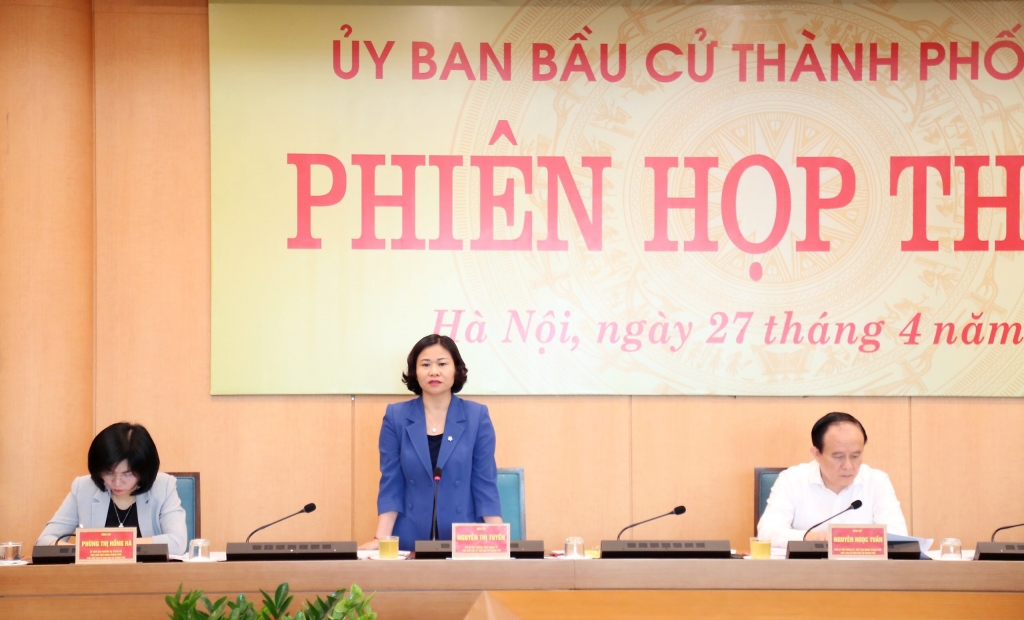 Phó Bí thư Thường trực Thành ủy Nguyễn Thị Tuyến phát biểu tại phiên họp