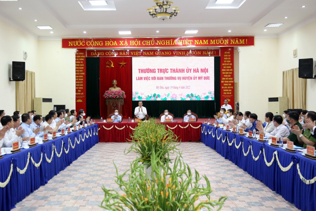 Quang cảnh buổi làm việc