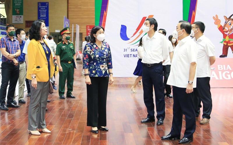 Phó Bí thư Thường trực Thành ủy Hà Nội Nguyễn Thị Tuyến cùng các đồng chí lãnh đạo thành phố kiểm tra công tác chuẩn bị Đại hội Thể thao Đông Nam Á (Sea Games 31) tại huyện Thanh Trì