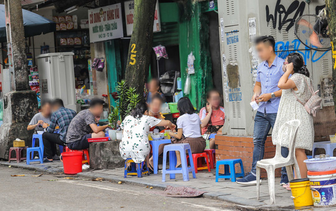 Hà Nội yêu cầu đóng cửa các quán ăn, cà phê, trà đá vỉa hè