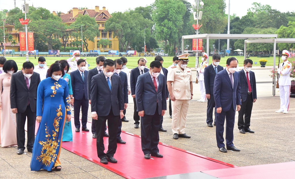 Đoàn đại biểu Thành ủy, HĐND, UBND, Ủy ban Mặt trận Tổ quốc Việt Nam thành phố Hà Nội tưởng nhớ Chủ tịch Hồ Chí Minh