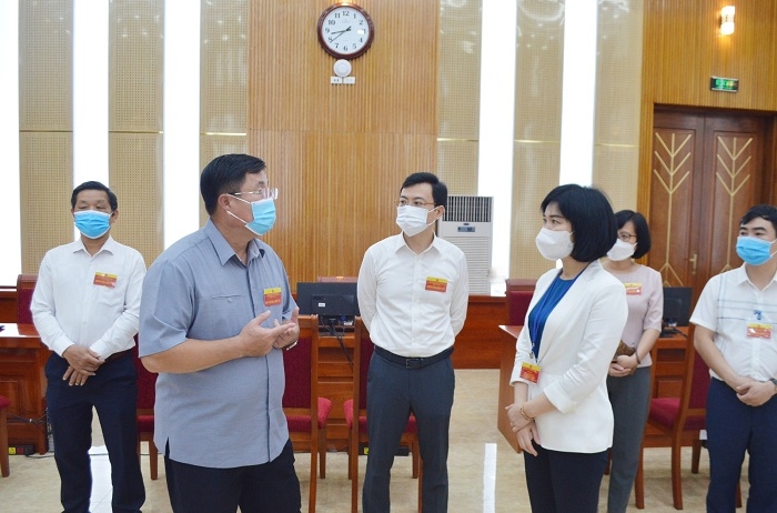 Phó Chủ tịch HĐND TP Phùng Thị Hồng Hà kiểm tra công tác tổ chức bầu cử tại quận Hoàng Mai