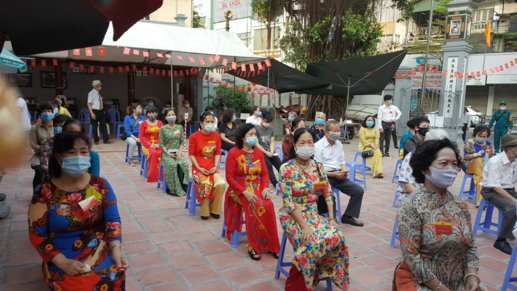 Trong đại dịch vẫn duy trì tinh thần lạc quan, Hội Liên hiệp Phụ nữ TP Hà Nội phát động hội viên mặc áo dài đi bầu cử
