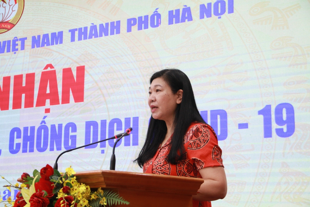 Chủ tịch Ủy ban MTTQ Việt Nam TP Hà Nội Nguyễn Lan Hương phát biểu tại chương trình
