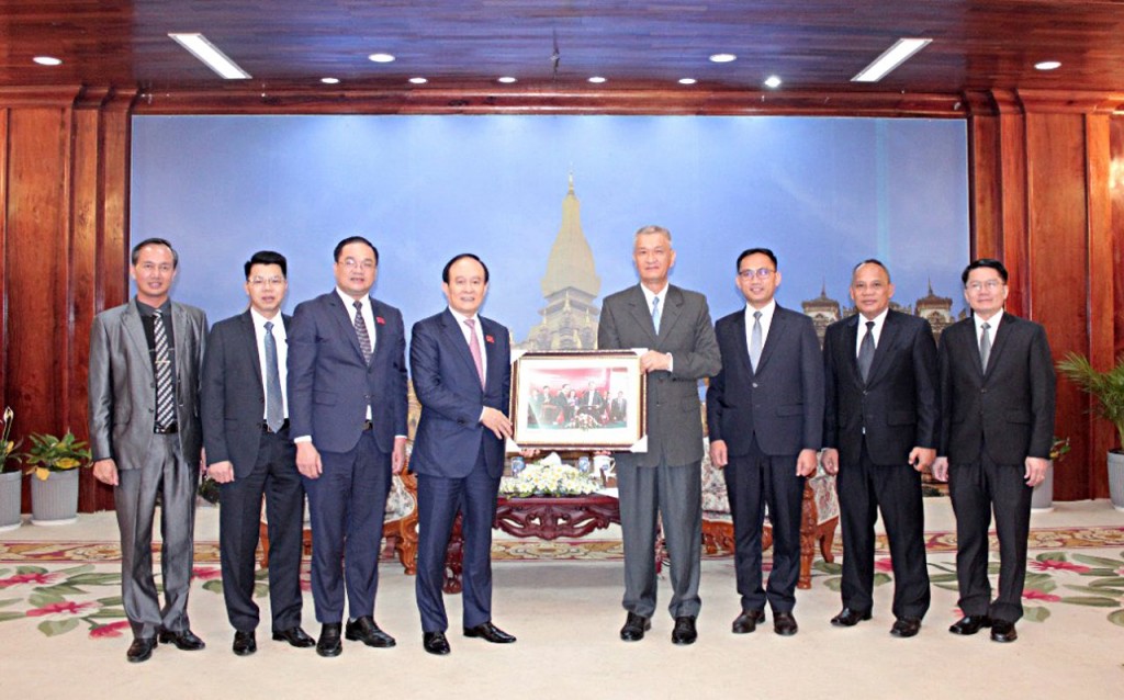 Chủ tịch HĐND TP Hà Nội thăm và làm việc tại Thủ đô Viêng Chăn