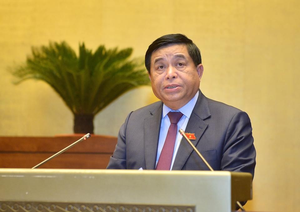 Bộ trưởng Bộ KH&ĐT Nguyễn Chí Dũng trình bày Tờ trình tại Kỳ họp