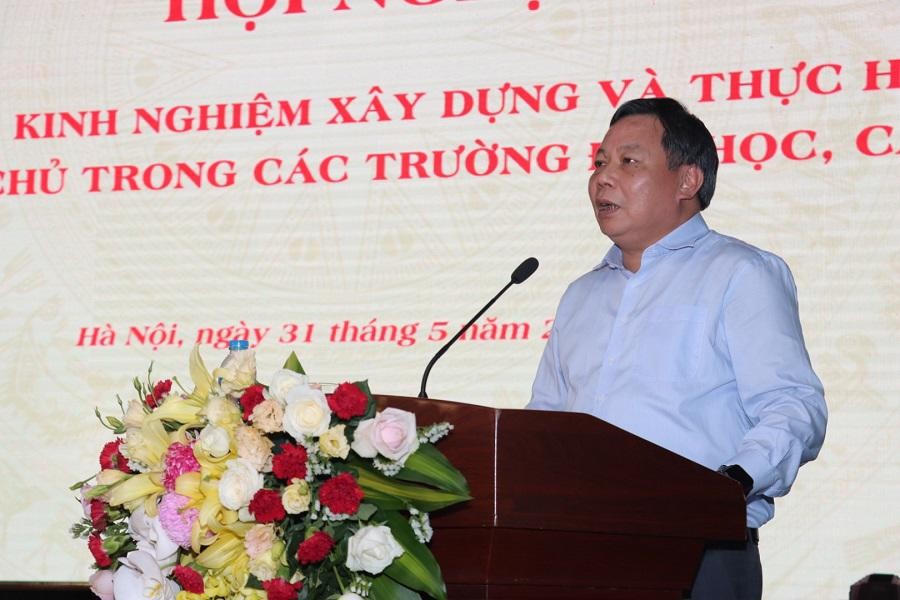 Trao đổi kinh nghiệm xây dựng và thực hiện quy chế dân chủ trong các trường đại học