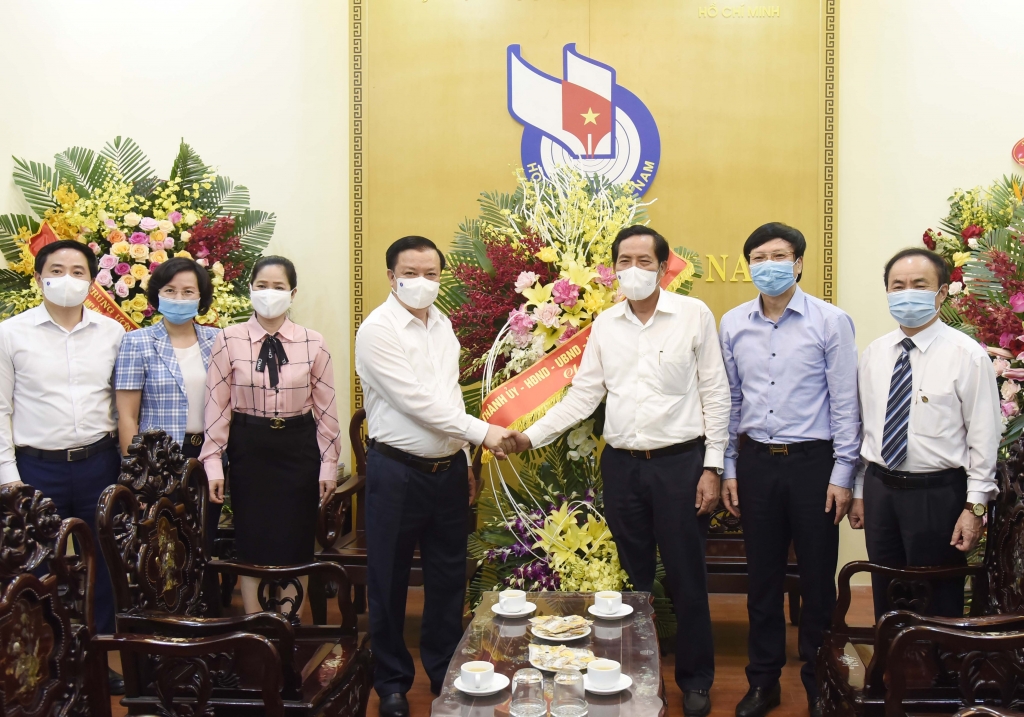 Bí thư Thành ủy Hà Nội Đinh Tiến Dũng chúc mừng Hội Nhà báo Việt Nam