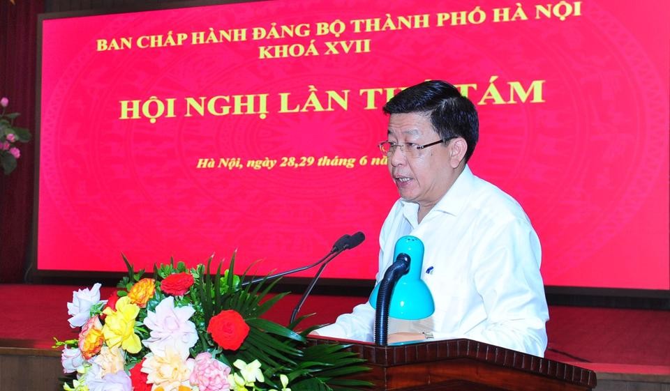 Phó Chủ tịch UBND TP Dương Đức Tuấn trình bày dự thảo Chương trình phát triển nhà ở TP Hà Nội giai đoạn 2021-2030