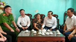 Lãnh đạo thành phố Hà Nội thăm các gia đình liệt sĩ hy sinh tại xã Đồng Tâm