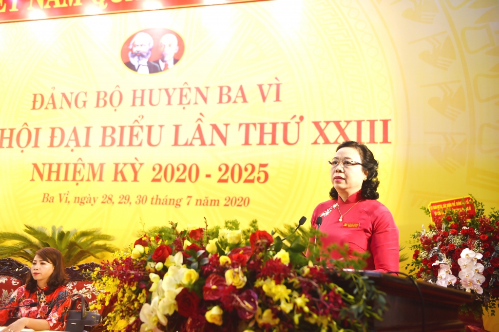 phan dau dua ba vi tro thanh huyen nong thon moi truoc nam 2025