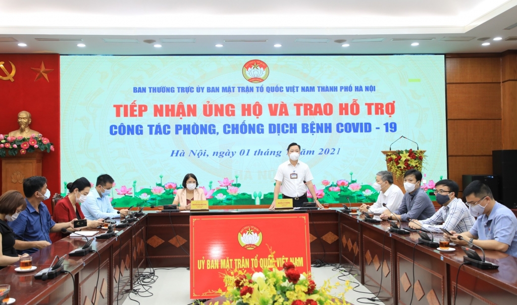 Phó Chủ tịch Ủy ban MTTQ Việt Nam TP Hà Nội Nguyễn Sỹ Trường phát biểu tại lễ tiếp nhận 