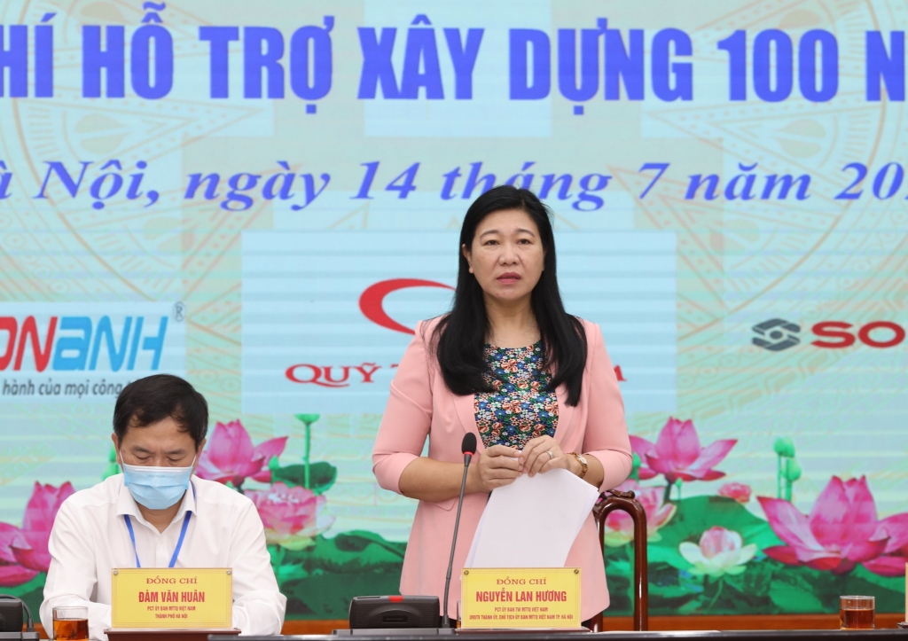 Chủ tịch Ủy ban MTTQ Việt Nam TP Hà Nội Nguyễn Lan Hương phát biểu tại chương trình