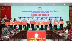 Hà Nội: Bàn giao kinh phí hỗ trợ xây dựng 100 nhà Đại đoàn kết cho 11 huyện, thị xã