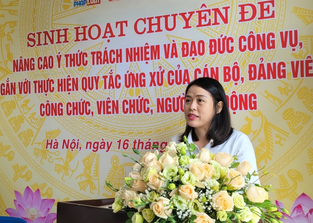 Đảng viên tham luận tại buổi sinh hoạt chuyên đề