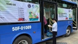 Tin tức trong ngày 21/7: Xe buýt di động bán rau củ phục vụ người dân TP HCM