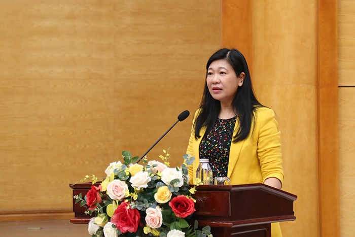 Chủ tịch Ủy ban MTTQ Việt Nam TP Hà Nội Nguyễn Lan Hương phát biểu tiếp thu các ý kiến cử tri