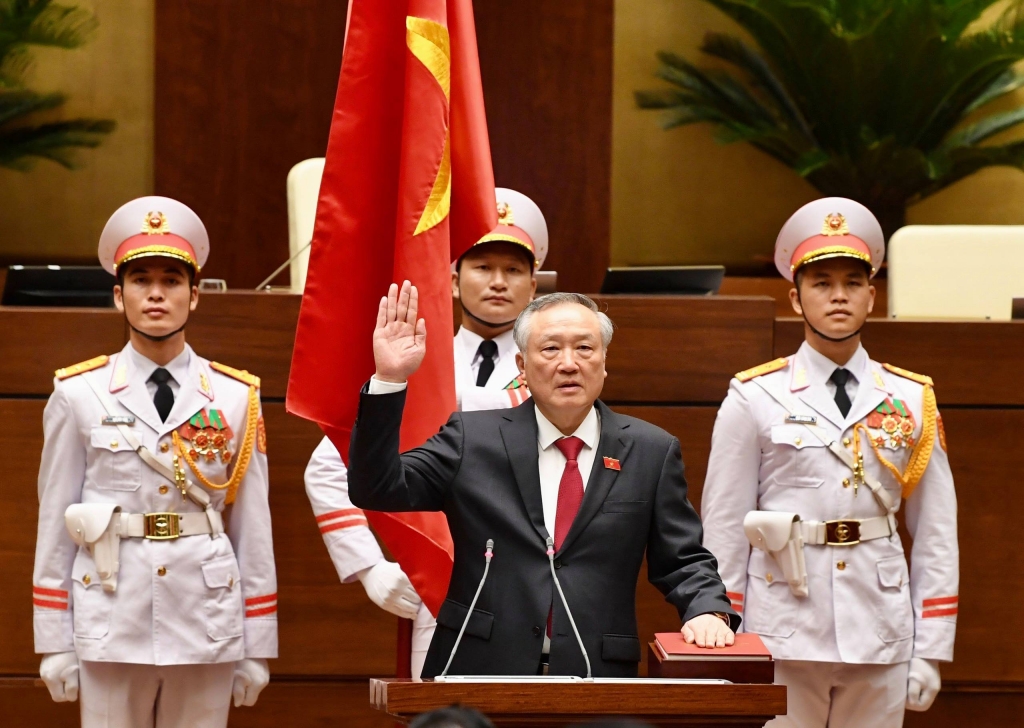 Chánh án TAND tối cao Nguyễn Hòa Bình tuyên thệ