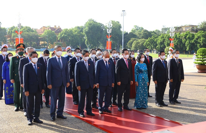 Các đồng chí lãnh đạo Đảng, Nhà nước viếng Chủ tịch Hồ Chí Minh