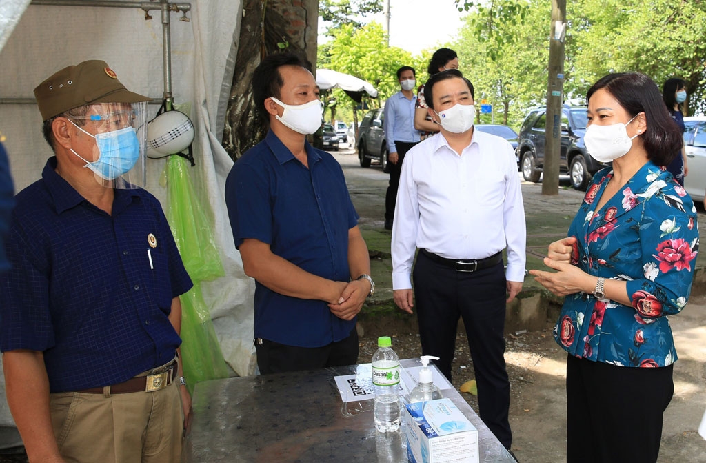 Phó Bí thư Thường trực Thành ủy Hà Nội Nguyễn Thị Tuyến kiểm tra công tác phòng, chống dịch Covid-19 trên địa bàn huyện Thanh Trì