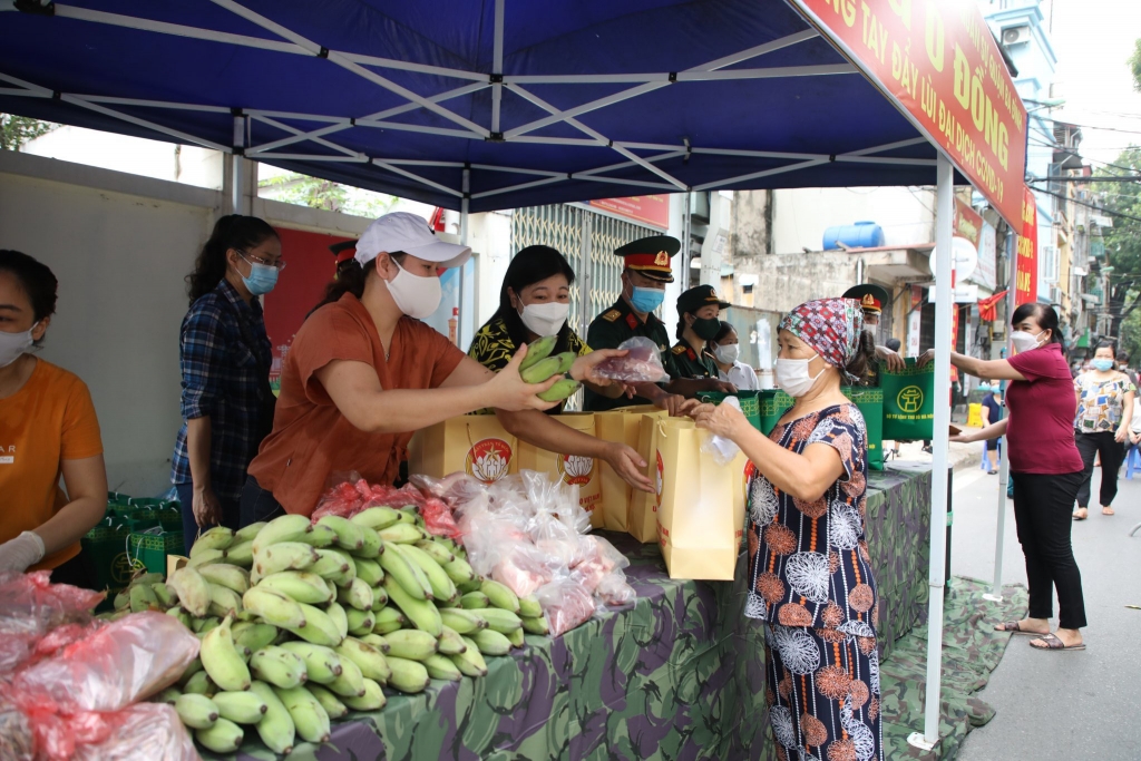 Phiên chợ 0 đồng sáng nay tại quận Ba Đình