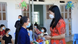 Chủ tịch Ủy ban MTTQ Việt Nam TP Hà Nội thăm, tặng quà Mái ấm Thánh Tâm