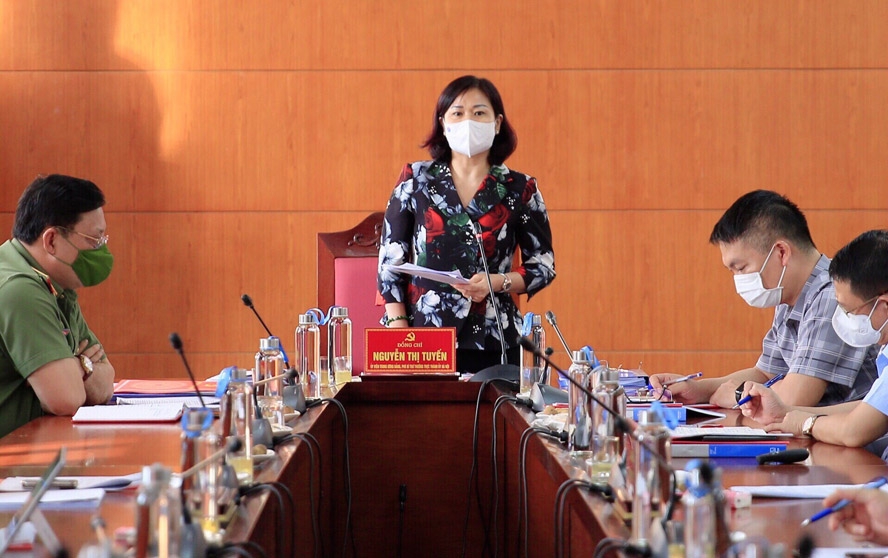 Phó Bí thư Thường trực Thành ủy Hà Nội Nguyễn Thị Tuyến phát biểu tại buổi kiểm tra công tác phòng, chống dịch Covid-19 tại huyện Mê Linh