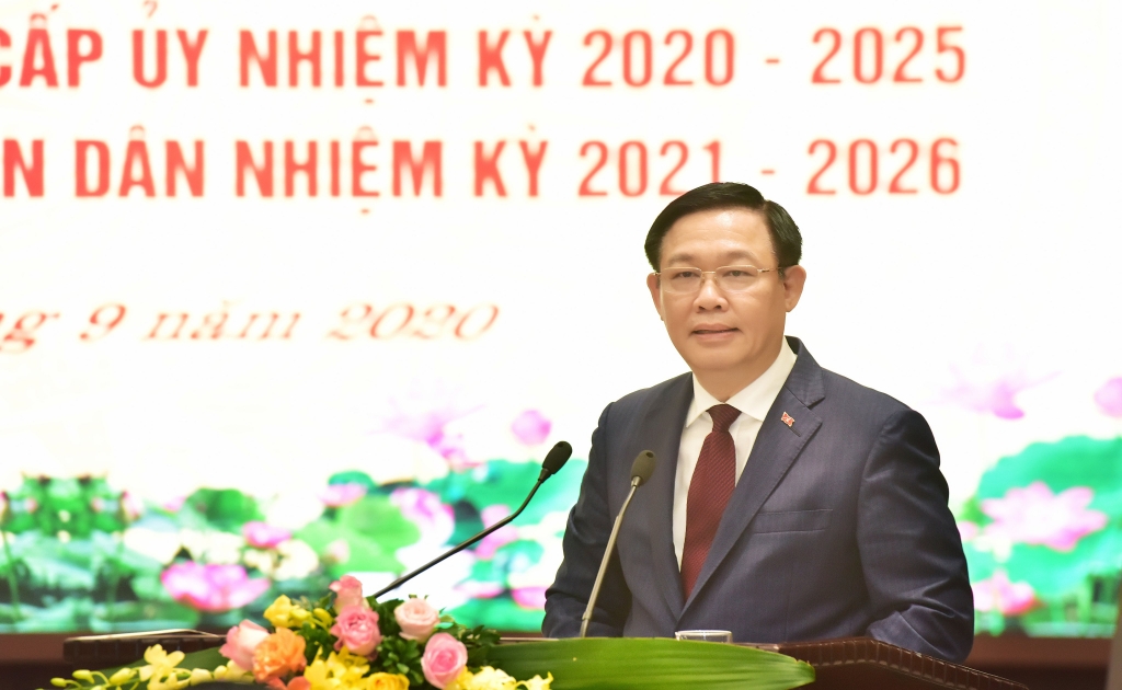 Bí thư Thành ủy Vương Đình Huệ phát biểu tại buổi gặp mặt